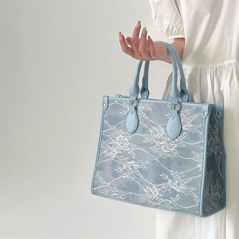 Retro Flower Women's Large Capacity Shoulder Bag Luxury Design Lace Embroidered Ladies Handbags Female Daily Commuter Tote Bag
Retro Flower Women's Large Capacity Shoulder Bag Luxury Design Lace Embroidered Ladies Handbags Female Daily Commuter Tote Bag