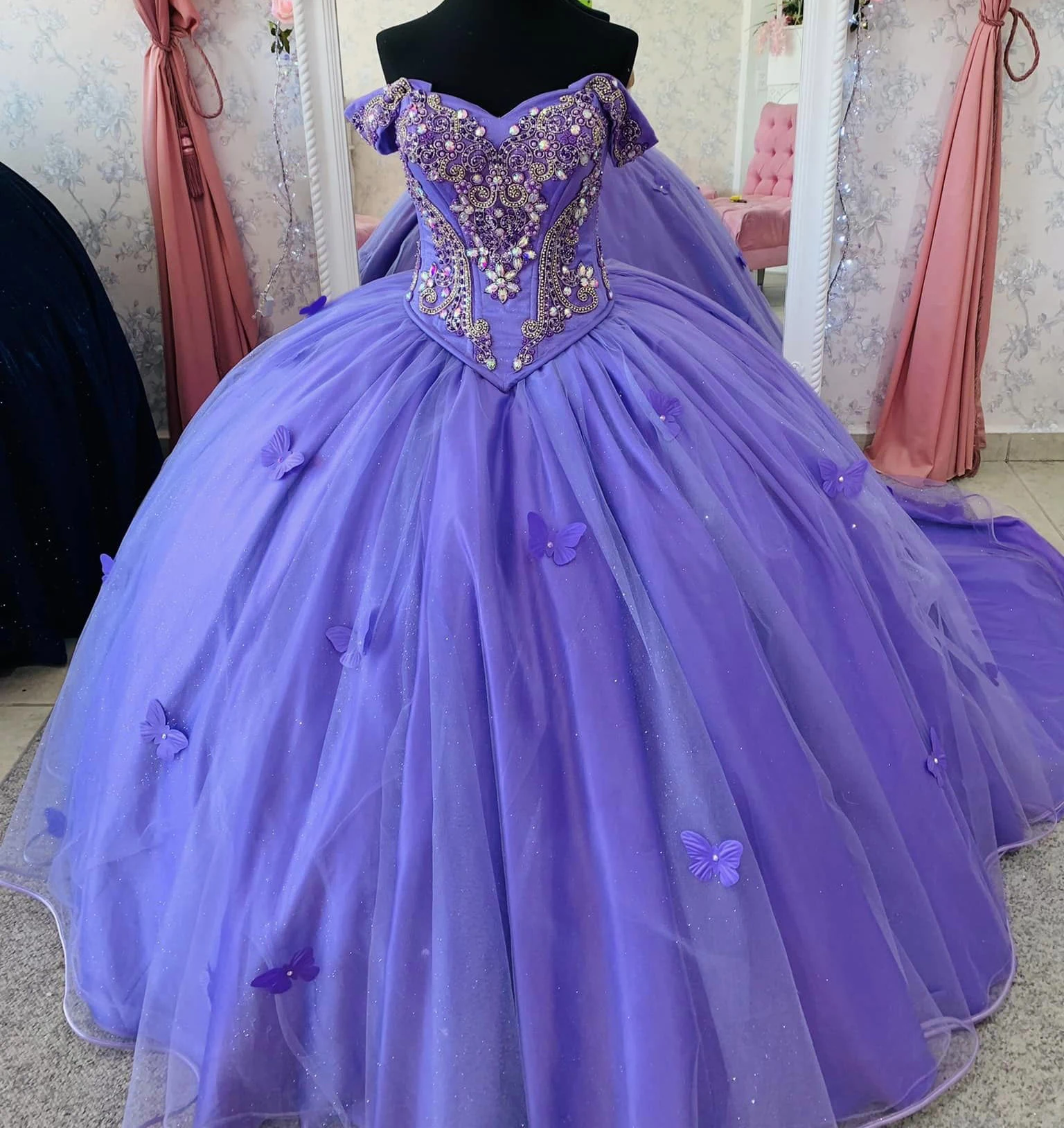 Cinderella Lilac Quinceanera Dresses 2023 Butterfly Beaded Crystal Sweet 15 Year Old Dress Off Shoulders Ball Gown Prom Dress
Cinderella Lilac Quinceanera Dresses 2023 Butterfly Beaded Crystal Sweet 15 Year Old Dress Off Shoulders Ball Gown Prom Dress