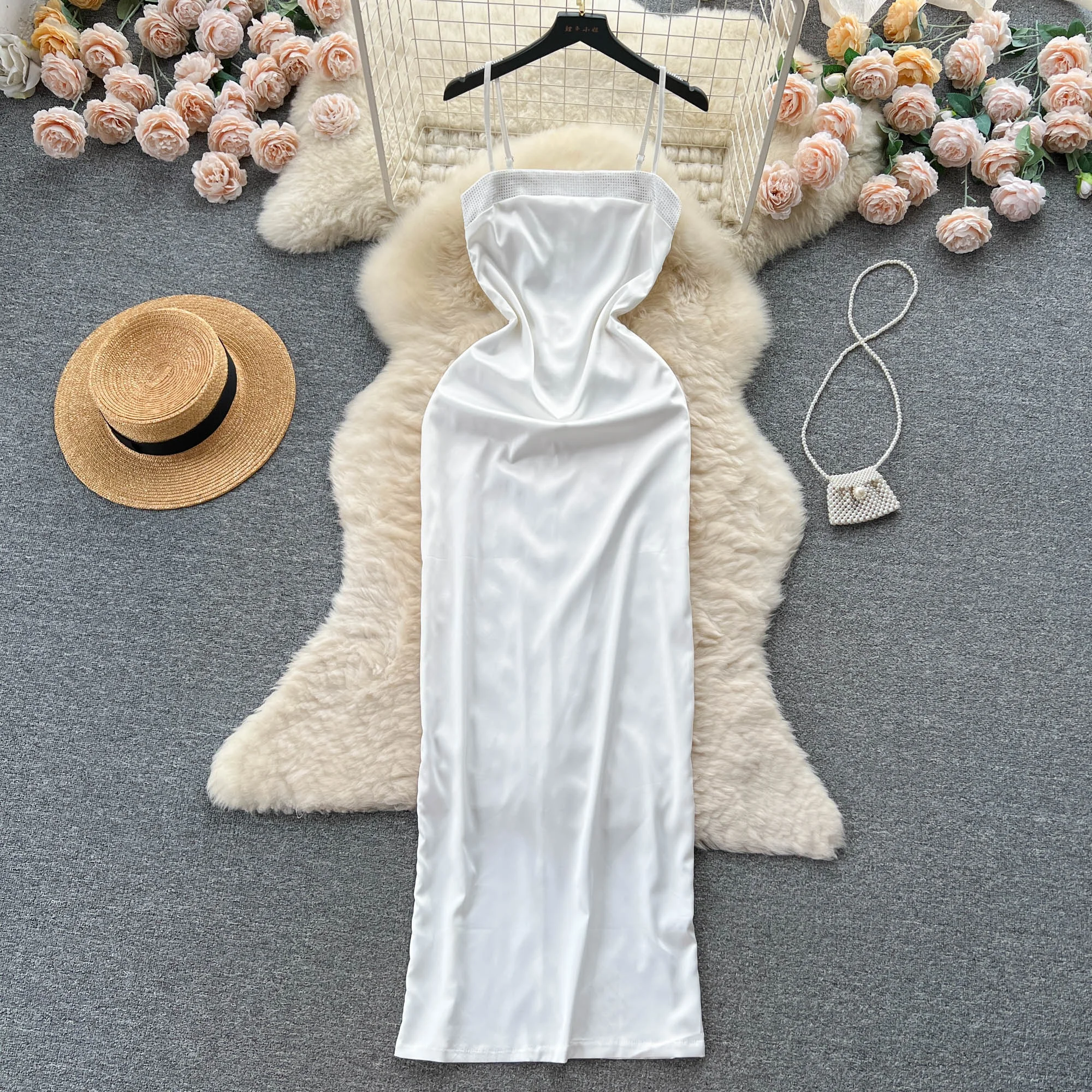 Foamlina Summer Women White Strap Dress 2023 Sexy Rhinestone Polka Dot Decoration Sleeveless Slim Back Slit Holiday Party Dress
Foamlina Summer Women White Strap Dress 2023 Sexy Rhinestone Polka Dot Decoration Sleeveless Slim Back Slit Holiday Party Dress