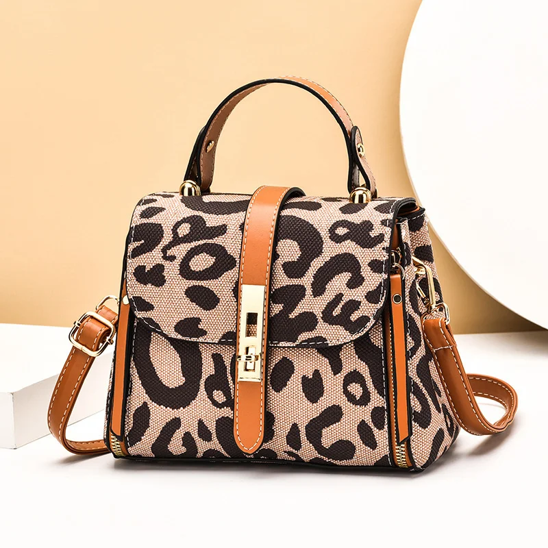New women's bag new fashion single shoulder bag women's bag versatile portable messenger bag small square bag
New women's bag new fashion single shoulder bag women's bag versatile portable messenger bag small square bag