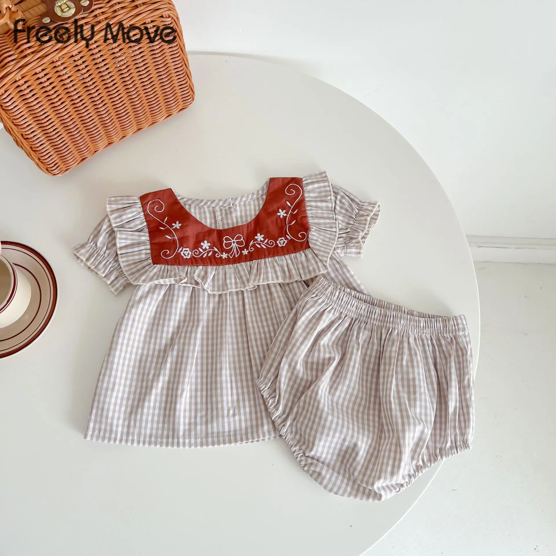Freely Move New Summer Fashion Infant Girl Outfits Set Short Sleeve Plaid Ruffle Shirt+Panties Cotton Pullover Babysuits 2 pcs
Freely Move New Summer Fashion Infant Girl Outfits Set Short Sleeve Plaid Ruffle Shirt+Panties Cotton Pullover Babysuits 2 pcs