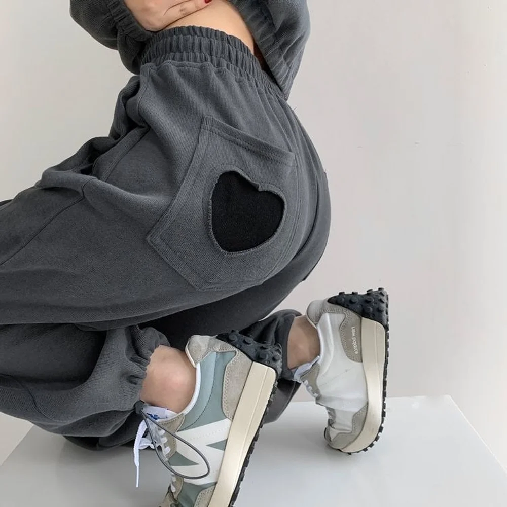 Heart Pocket Sweatpants Women 2022 Spring Gray Baggy Pants Ladies Fashion Female Sports Pants Balck Trousers Jogger Streetwear
Heart Pocket Sweatpants Women 2022 Spring Gray Baggy Pants Ladies Fashion Female Sports Pants Balck Trousers Jogger Streetwear