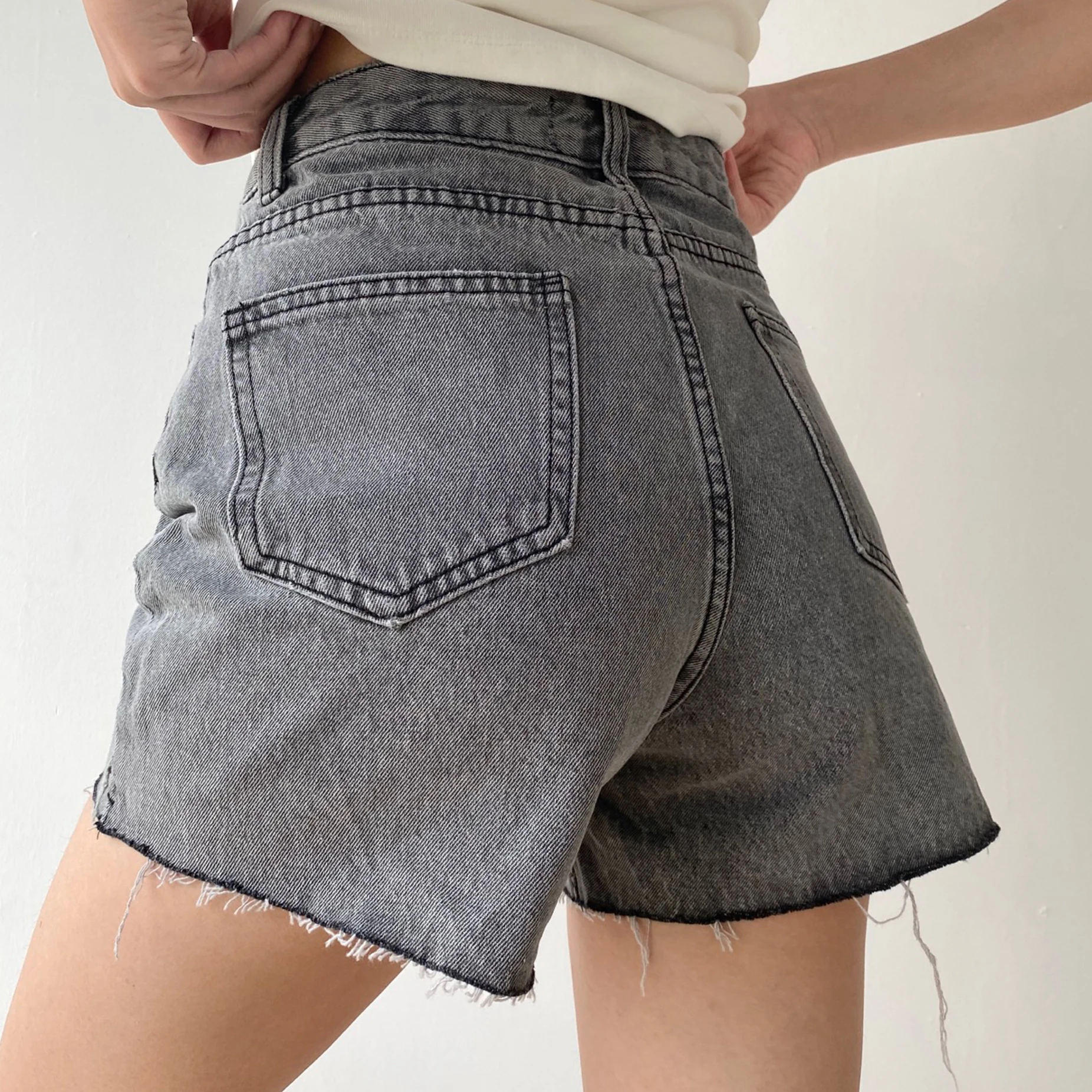 Simple Basics Tassel High Waist Wide Leg Denim Shorts Woman Summer Bermuda Black Sexy Straight Wash Cycling Button Jean Pants
Simple Basics Tassel High Waist Wide Leg Denim Shorts Woman Summer Bermuda Black Sexy Straight Wash Cycling Button Jean Pants