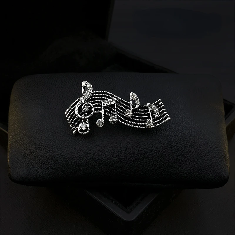 Retro Musical Note Brooch Exquisite High-End Corsage Suit Pin Men and Women Badge Accessories Rhinestone Jewelry Buckle Pin Gift
Retro Musical Note Brooch Exquisite High-End Corsage Suit Pin Men and Women Badge Accessories Rhinestone Jewelry Buckle Pin Gift