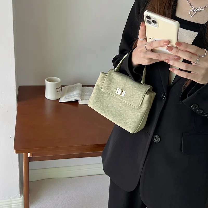 Ann2374-Messenger Bag For Women Trend Lingge Embroidery Camera Female Shoulder Bag Fashion Ladies Crossbody Bags
Ann2374-Messenger Bag For Women Trend Lingge Embroidery Camera Female Shoulder Bag Fashion Ladies Crossbody Bags