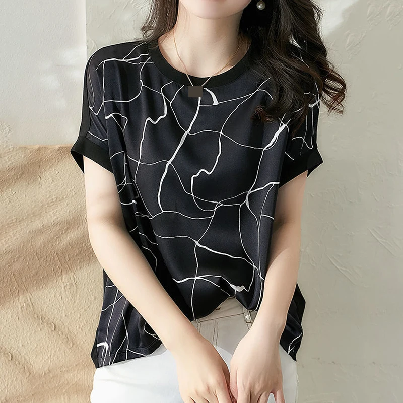 Japanese and Korean 2022 summer new textured stretch satin bat sleeve top loose T-shirt women oversized t shirt
Japanese and Korean 2022 summer new textured stretch satin bat sleeve top loose T-shirt women oversized t shirt
