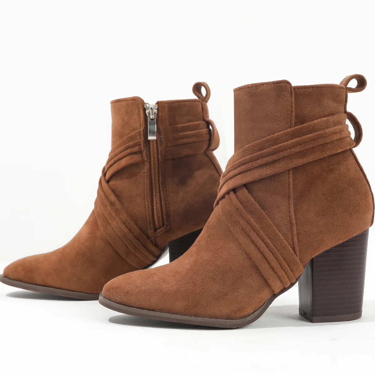 Autumn and winter 2022 new shoes women European and American thick-heeled short boots pointed suede martin boots
Autumn and winter 2022 new shoes women European and American thick-heeled short boots pointed suede martin boots