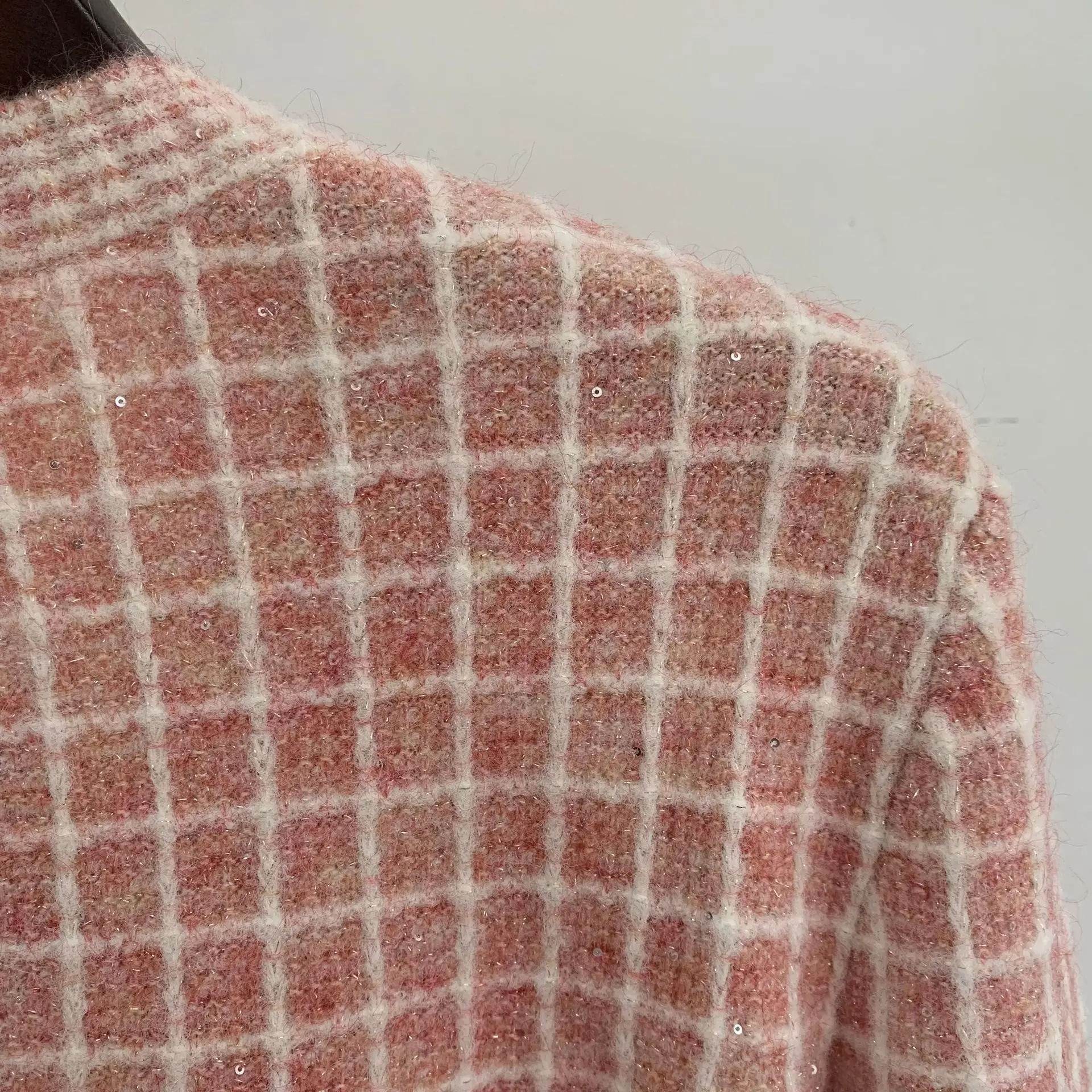 Women Sequins Plaid Sweater 2022 New Round Neck Long Sleeve Single Breasted Knitwear Female Simple Cardigan Coat
Women Sequins Plaid Sweater 2022 New Round Neck Long Sleeve Single Breasted Knitwear Female Simple Cardigan Coat