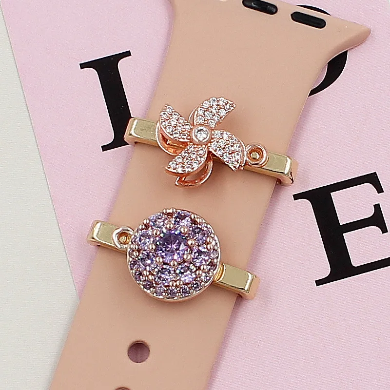 Силиконовый браслет с шармами для iWatch 7 6 5 4 3 SE/Galaxy Watch 4/классический браслет с вращающейся ветряной мельницей для ремешка Apple Watch
Силиконовый браслет с шармами для iWatch 7 6 5 4 3 SE/Galaxy Watch 4/классический браслет с вращающейся ветряной мельницей для ремешка Apple Watch