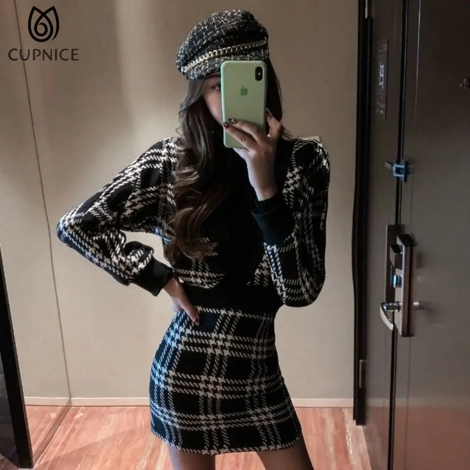 CUPNICE Two Piece Dress Suit Plaid Slim Korean Style Skims Dress Vintage V-neck Long Sleeve Dress Autumn Vestidos for Women 2022
CUPNICE Two Piece Dress Suit Plaid Slim Korean Style Skims Dress Vintage V-neck Long Sleeve Dress Autumn Vestidos for Women 2022