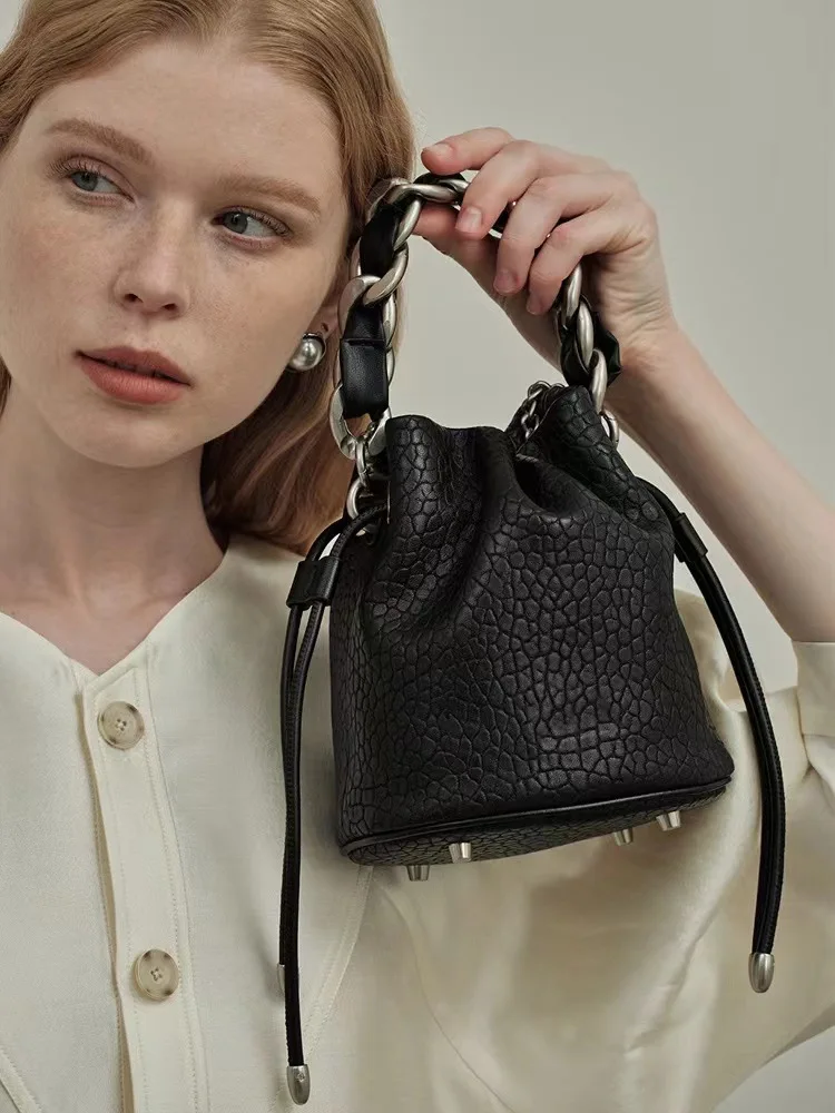 Metal Chain Women Bucket Bag Luxury Soft Leather Purse Handbag Black Crossbody Bag Portable Shoulder Bag Decoration Mini Bag
Metal Chain Women Bucket Bag Luxury Soft Leather Purse Handbag Black Crossbody Bag Portable Shoulder Bag Decoration Mini Bag