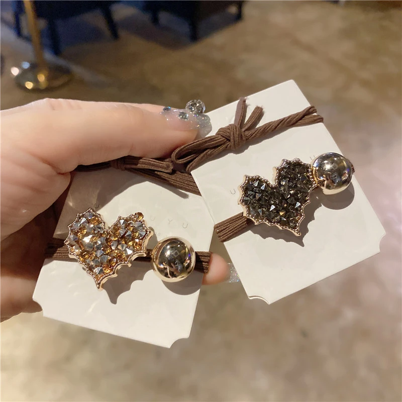 Fashion Rhinestone Elastic Hairbands for Women Simple Geometric Letter Hair Circle Scrunchie Pearl Ponytail Holder Hair Rope
Fashion Rhinestone Elastic Hairbands for Women Simple Geometric Letter Hair Circle Scrunchie Pearl Ponytail Holder Hair Rope