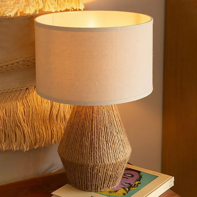Fabric Large Table Lamp Hand-woven Rope Living Room Bedroom Bedside Lamp Homestay Retro Nostalgic Personality Table Lamp
Fabric Large Table Lamp Hand-woven Rope Living Room Bedroom Bedside Lamp Homestay Retro Nostalgic Personality Table Lamp