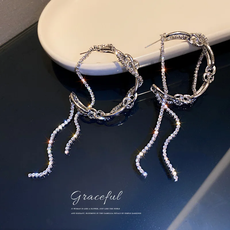 925 Silver Needle, European And American Fashion, Exaggerated Personality, Fashion Chain, Diamond Inlaid C-shaped Earrings
925 Silver Needle, European And American Fashion, Exaggerated Personality, Fashion Chain, Diamond Inlaid C-shaped Earrings