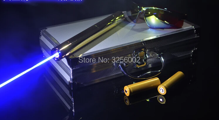 Hot! Most Powerful Military Burning 450nm 300000m Blue laser Light pointers Flashlight Burn Match Candle Lit Cigarette Hunting
Hot! Most Powerful Military Burning 450nm 300000m Blue laser Light pointers Flashlight Burn Match Candle Lit Cigarette Hunting