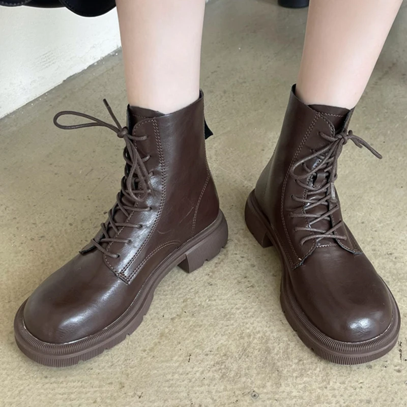 Ladies British Style Short Ankle Rubber Boots For Female Outside Round Toe Shoes Luxury Fashion Zippers Women Modern Booties
Ladies British Style Short Ankle Rubber Boots For Female Outside Round Toe Shoes Luxury Fashion Zippers Women Modern Booties