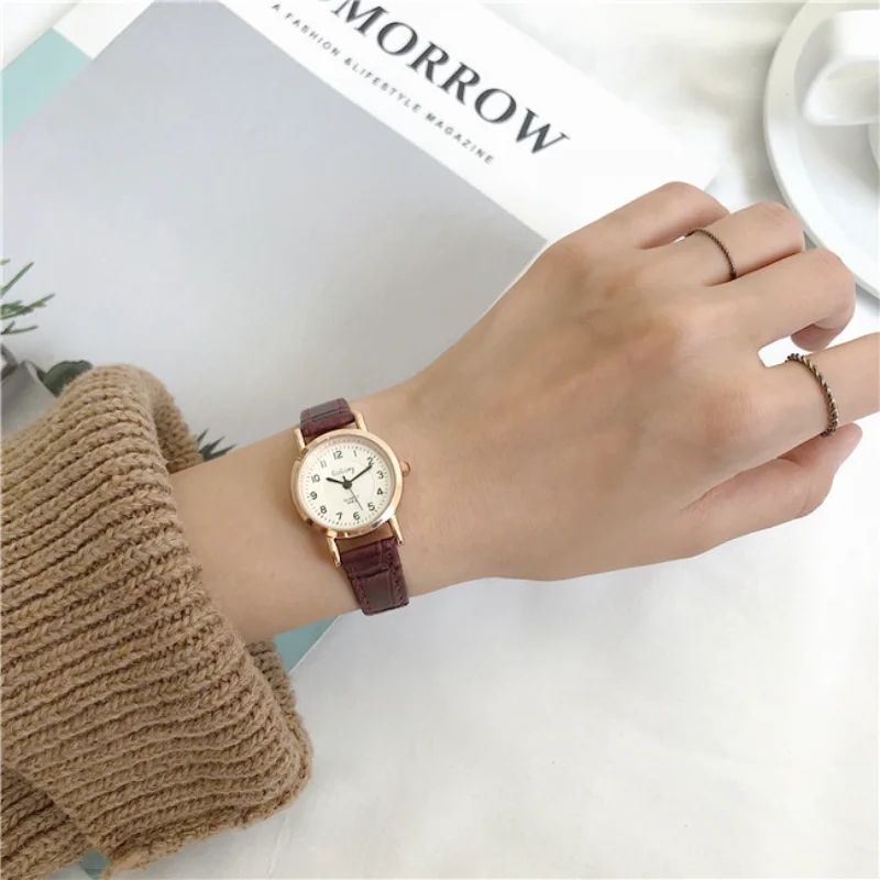 Vintage Women Watches Round Small Dial Wristwatch Retro Leather Strap Watch Ladies Fashion Dress Clock Relogio Feminino
Vintage Women Watches Round Small Dial Wristwatch Retro Leather Strap Watch Ladies Fashion Dress Clock Relogio Feminino