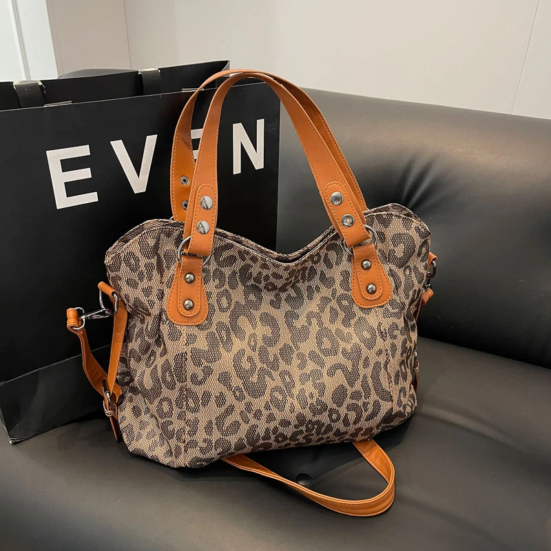 Women's Leopard Print Leather Large Capacity Shoulder Bag Luxury Designer Handbag Fashion Brand Crossbody Bag Ladies Casual Tote
Women's Leopard Print Leather Large Capacity Shoulder Bag Luxury Designer Handbag Fashion Brand Crossbody Bag Ladies Casual Tote