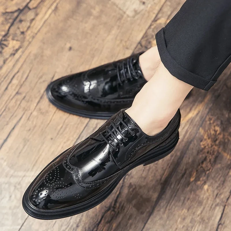 Men's New Carved Leather Shoes Increased Korean Patent Leather Bright Face Wedding Trend Fashion Casual Small Leather Shoes
Men's New Carved Leather Shoes Increased Korean Patent Leather Bright Face Wedding Trend Fashion Casual Small Leather Shoes