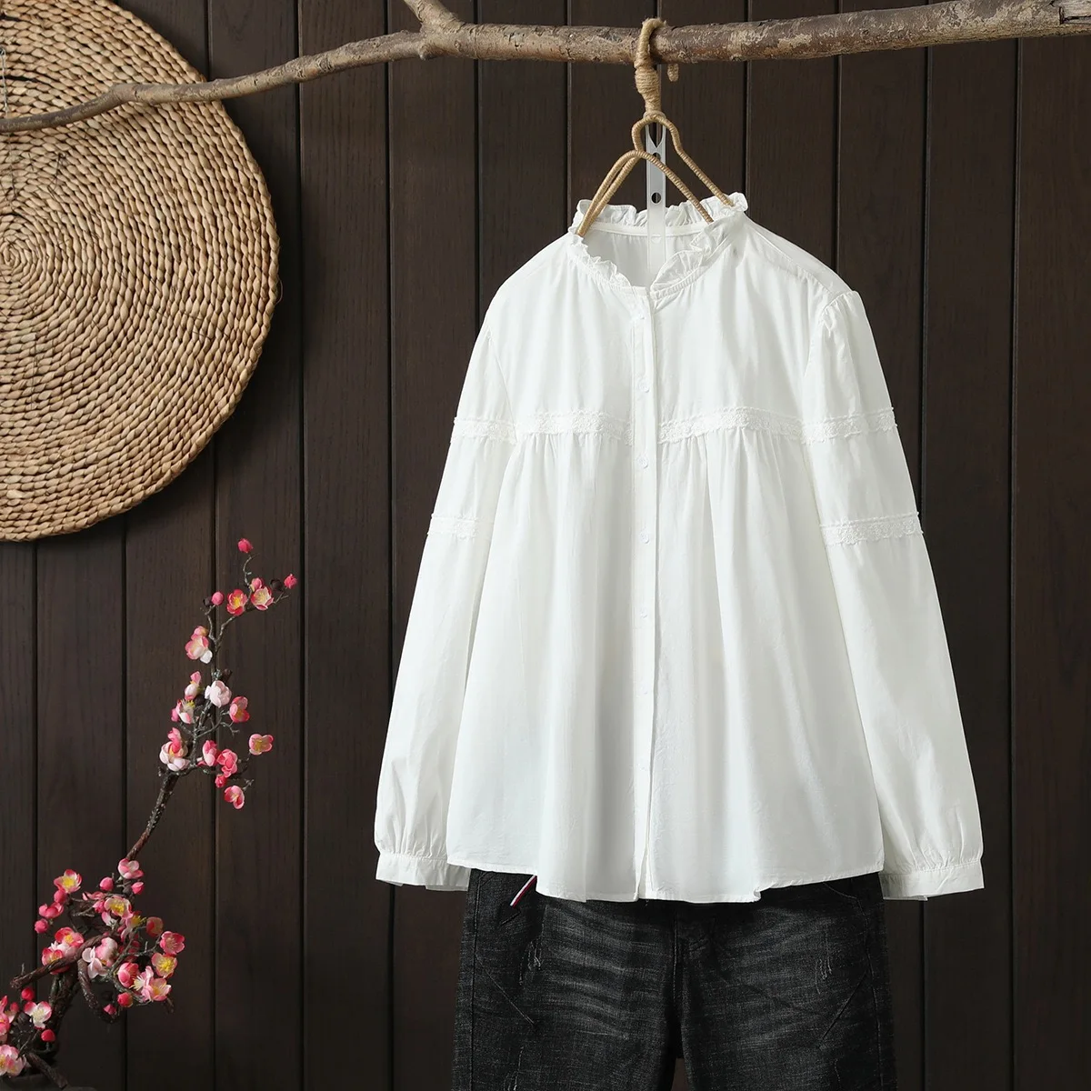 100% Cotton white chubby blouses mori girl autumn winter Japan style brief long sleeve lace embroidery patchwork shirts
100% Cotton white chubby blouses mori girl autumn winter Japan style brief long sleeve lace embroidery patchwork shirts