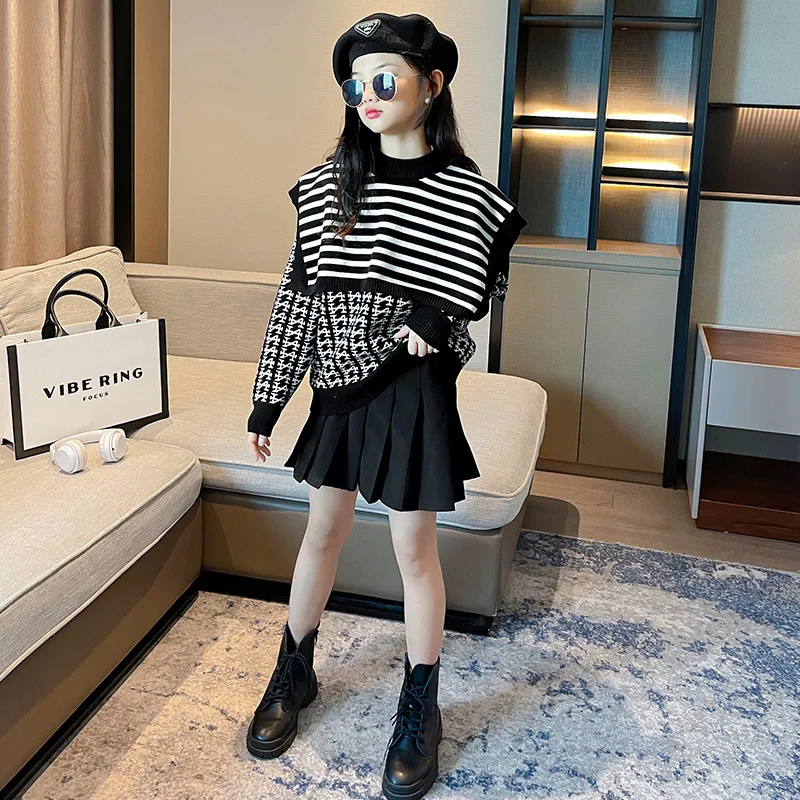 2022 navy style shawl sweater girls autumn and winter knitted sweater fashionable striped children's black and white all-match
2022 navy style shawl sweater girls autumn and winter knitted sweater fashionable striped children's black and white all-match
