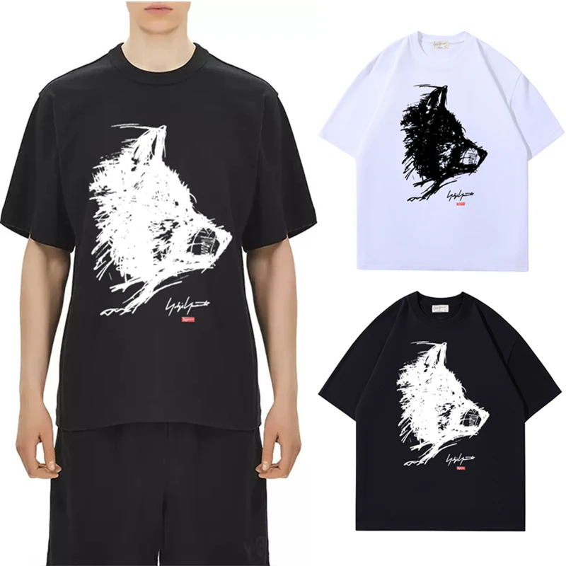 Yohji Yamamoto Co-фирменная японская модная скетч печать головы волка Мужская и Женская Повседневная футболка с круглым вырезом и коротким рукавом 
Yohji Yamamoto Co-фирменная японская модная скетч печать головы волка Мужская и Женская Повседневная футболка с круглым вырезом и коротким рукавом