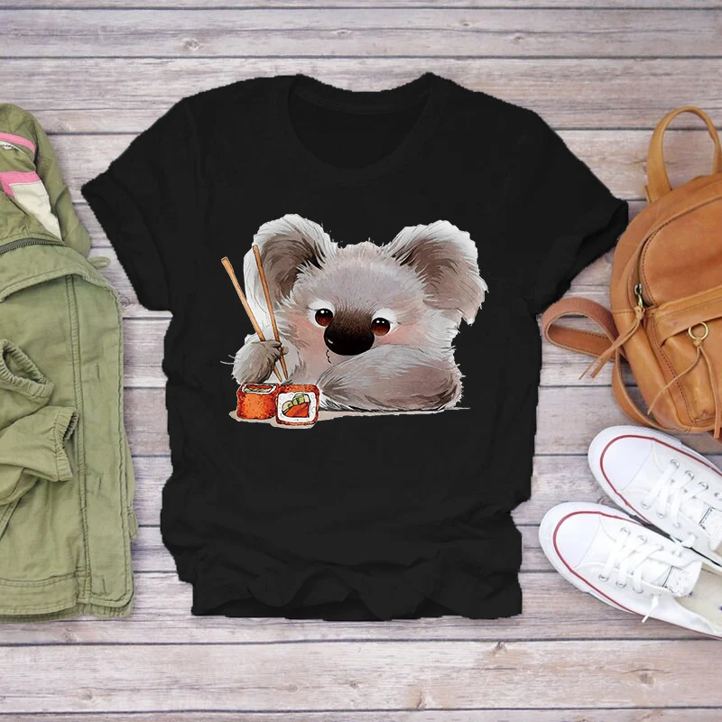 Kawaii Kaola мультфильм футболка для женщин летние женские Смешные животные Графические футболки милые аниме Топы Harajuku футболка женская
Kawaii Kaola мультфильм футболка для женщин летние женские Смешные животные Графические футболки милые аниме Топы Harajuku футболка женская