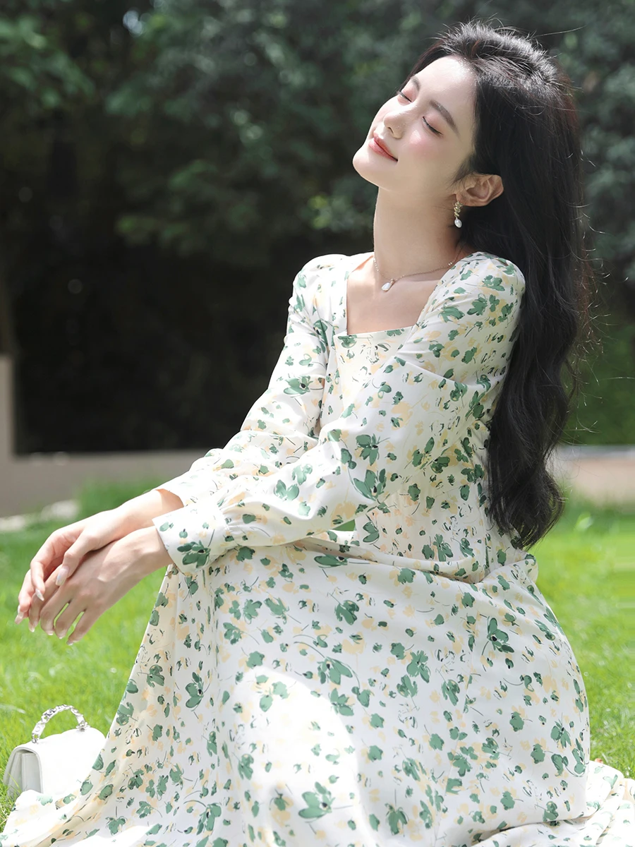 Real shot green floral dress for women in 2023 new autumn Korean version with elegant square neck, waist up, slim and versatile
Real shot green floral dress for women in 2023 new autumn Korean version with elegant square neck, waist up, slim and versatile