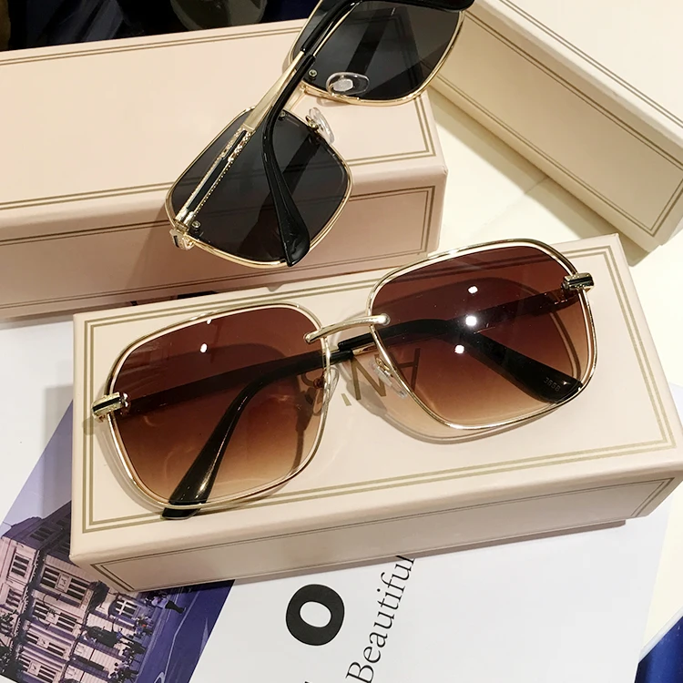 New Fashion Designer Luxury Brand Pilot Sunglasses Men's and Women's Rectangular Retro Classic Sun Glasses UV400 Protection
New Fashion Designer Luxury Brand Pilot Sunglasses Men's and Women's Rectangular Retro Classic Sun Glasses UV400 Protection