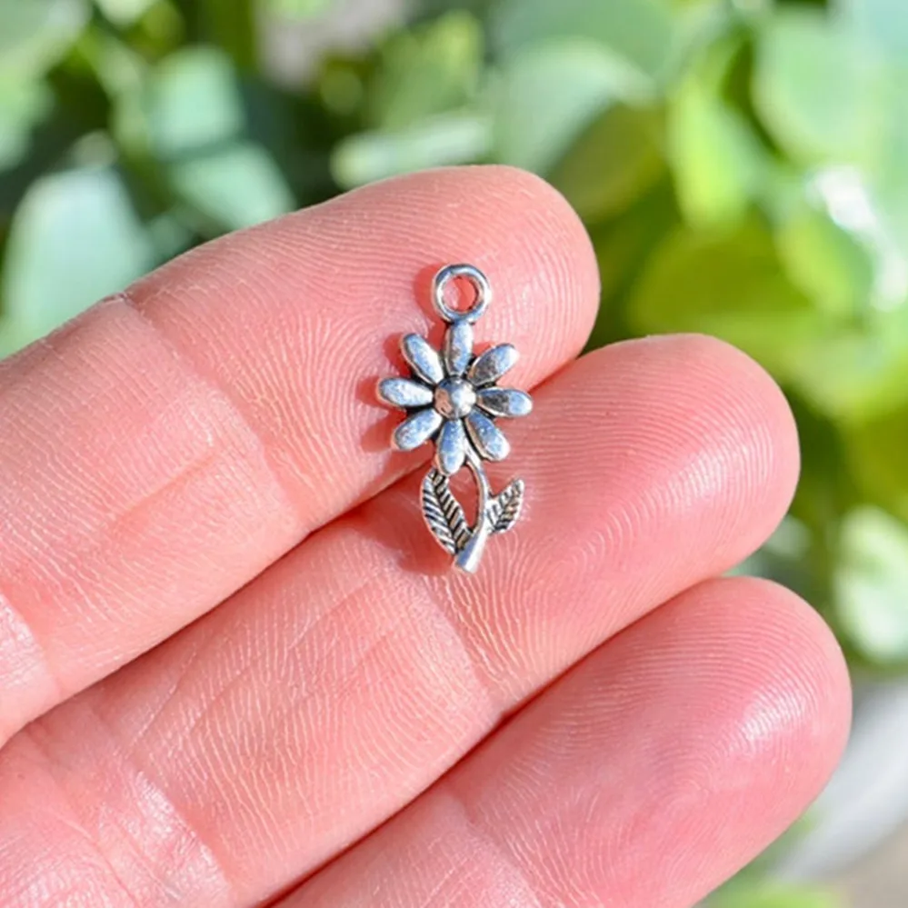 daisy charm antique silver daisy Charms cute flower daisy pendant for jewelry DIY accessories 20Pcs, 19x10mm
daisy charm antique silver daisy Charms cute flower daisy pendant for jewelry DIY accessories 20Pcs, 19x10mm