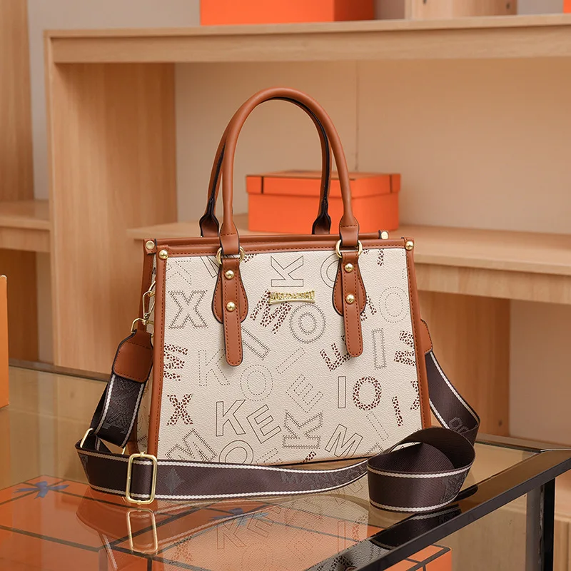 women's bag 2023 fashion print shoulder handbag versatile large capacity vintage casual Premium luxury design Full of letters
women's bag 2023 fashion print shoulder handbag versatile large capacity vintage casual Premium luxury design Full of letters
