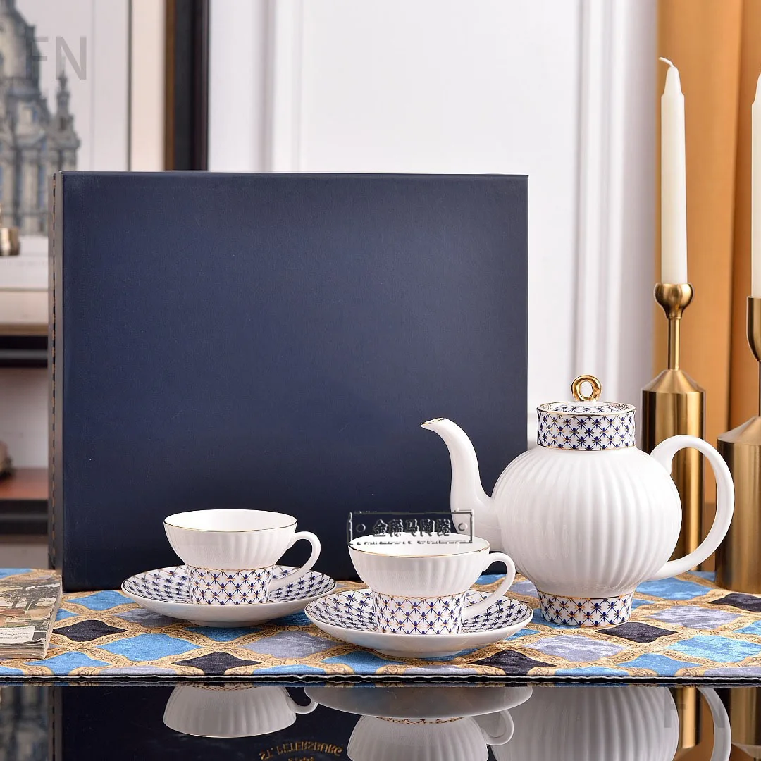 Big Mouth Small Waist Coffee Cup And Saucer With Spoon Luxury Afternoon Tea Party Palace Teacup Set 
Big Mouth Small Waist Coffee Cup And Saucer With Spoon Luxury Afternoon Tea Party Palace Teacup Set