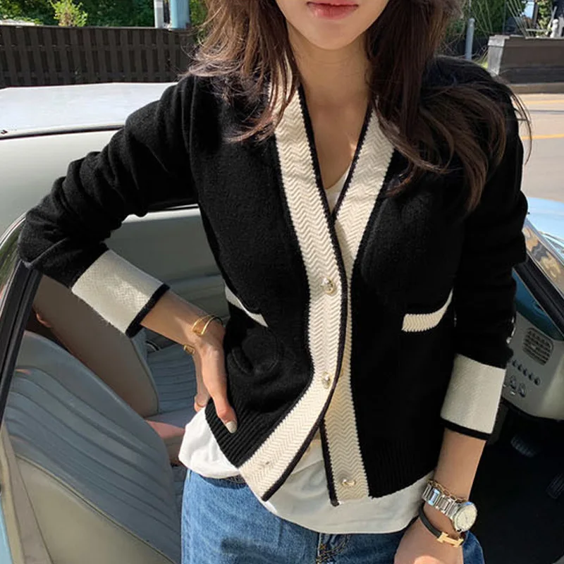 Ladies Korean Fashion Office Slim Long Sleeve Tops Cardigans 2021 Fall Winter Women Vintage V-neck Knitted Cardigans Sweaters
Ladies Korean Fashion Office Slim Long Sleeve Tops Cardigans 2021 Fall Winter Women Vintage V-neck Knitted Cardigans Sweaters