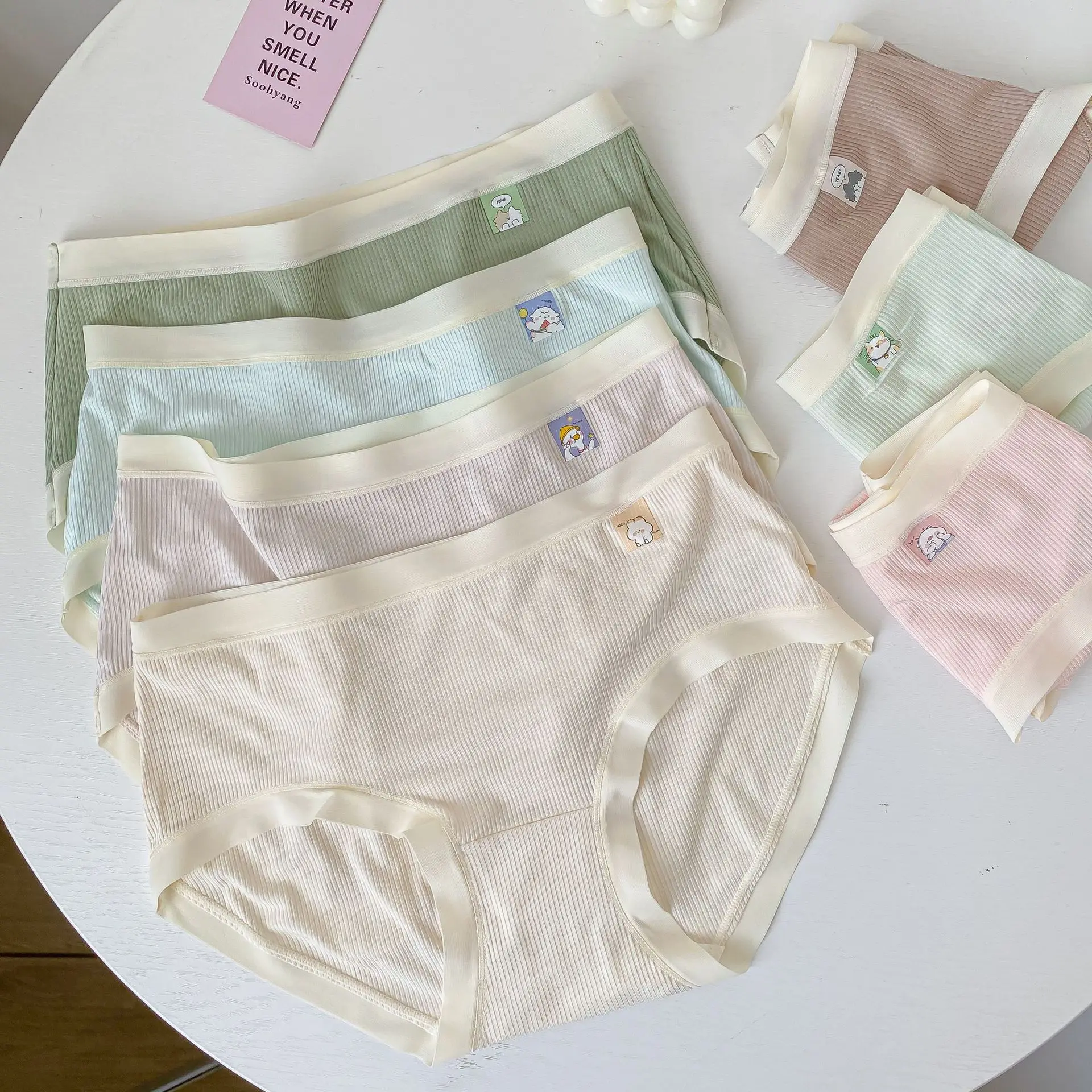 Vertical striped cute bear Seamless Panties women Soft viscose Mid-Rise simple young girl Women's panties N8136
Vertical striped cute bear Seamless Panties women Soft viscose Mid-Rise simple young girl Women's panties N8136