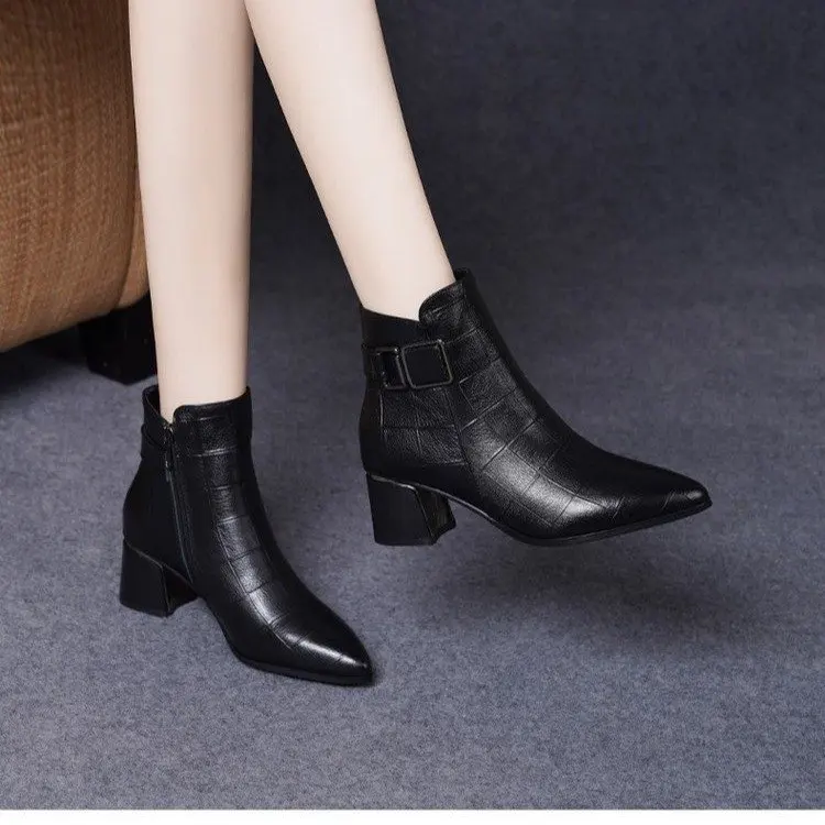 Женские ботинки с бантом и боковой молнией, короткие ботинки большого размера на среднем каблуке, удобные женские ботинки с острым носком для весны и осени, 2023
Женские ботинки с бантом и боковой молнией, короткие ботинки большого размера на среднем каблуке, удобные женские ботинки с острым носком для весны и осени, 2023