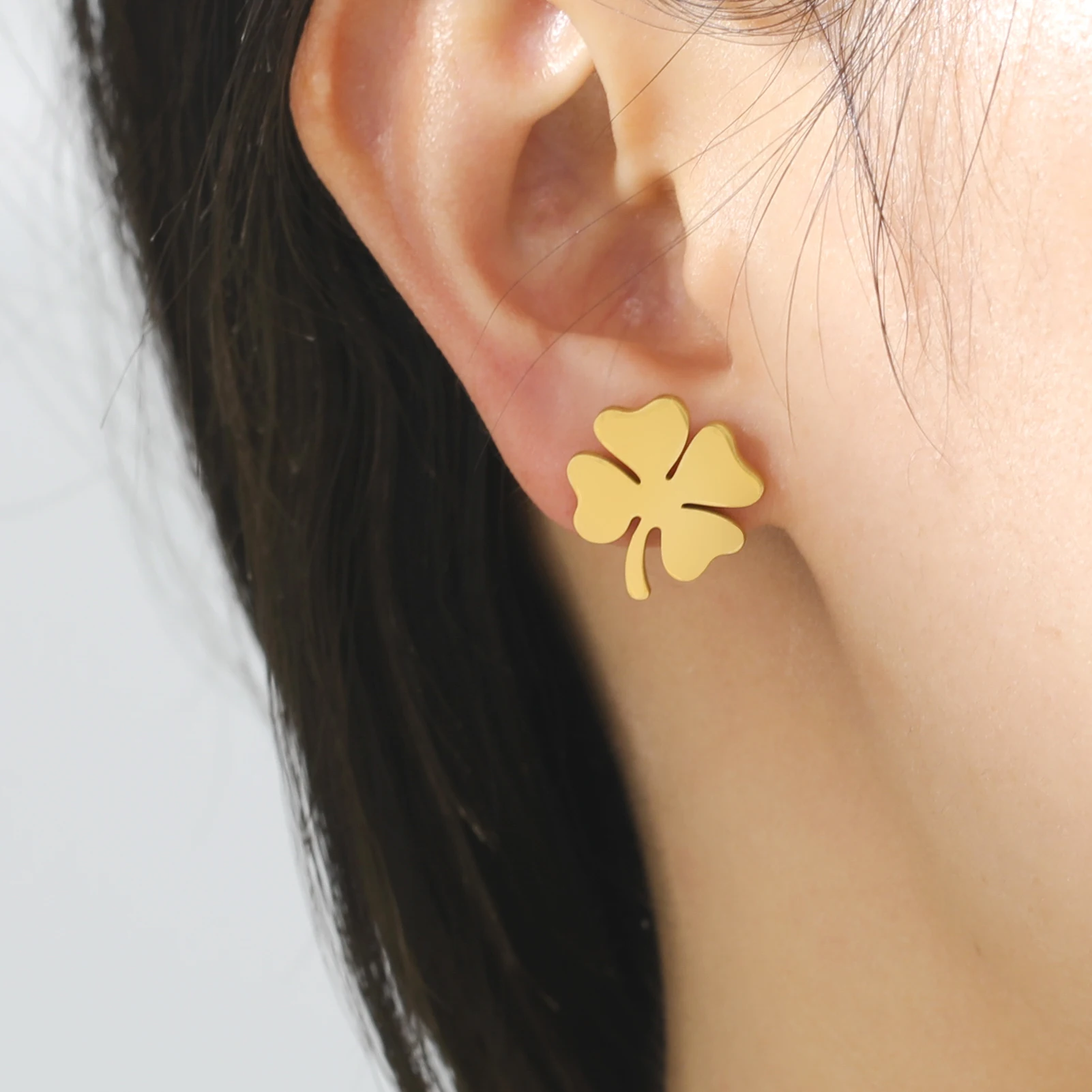 Amaxer Four-Leaf Clovers Earring Stainless Steel Ear Studs for Girl Women Trendy Ear Piercing Jewelry Mother's Day Birthday Gift
Amaxer Four-Leaf Clovers Earring Stainless Steel Ear Studs for Girl Women Trendy Ear Piercing Jewelry Mother's Day Birthday Gift