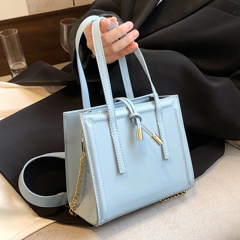 Lady Totes Crossbody Messenger Bag with Wide Belt Handbags 2022 Designer Luxury Brand Office Women's Small Summer Shoulder Bags
Lady Totes Crossbody Messenger Bag with Wide Belt Handbags 2022 Designer Luxury Brand Office Women's Small Summer Shoulder Bags