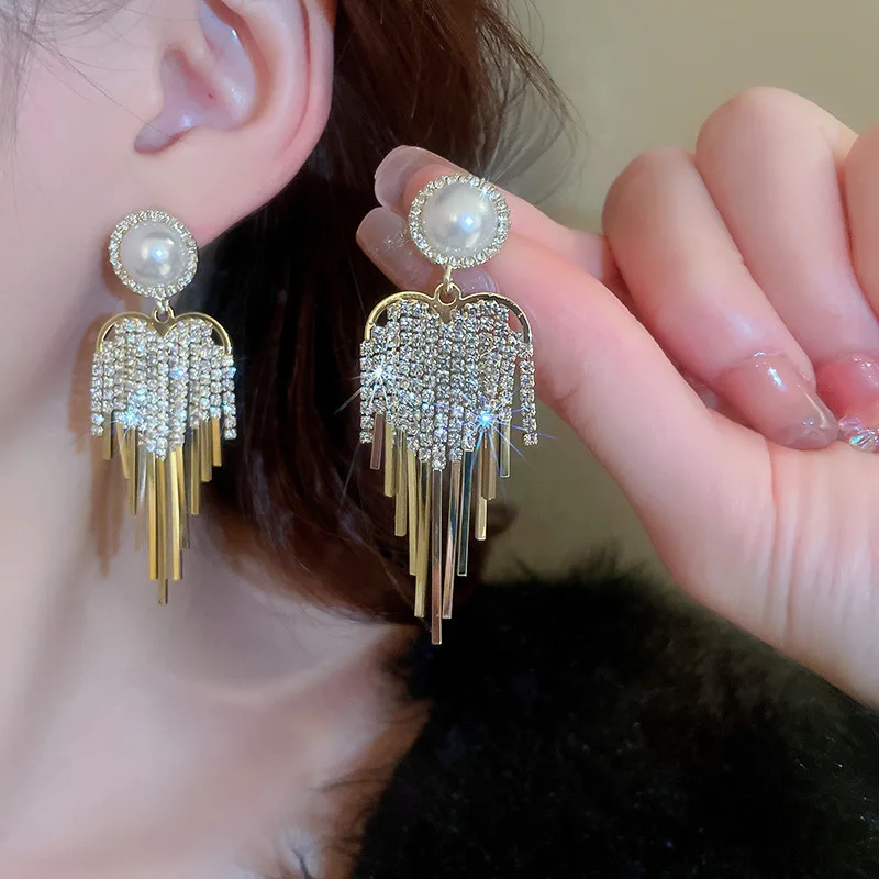 European Rhinestone Tassel Earrings For Women Luxury Design Fashion Pearl Gold Water Drop Earrings Jewelry Accessories
European Rhinestone Tassel Earrings For Women Luxury Design Fashion Pearl Gold Water Drop Earrings Jewelry Accessories