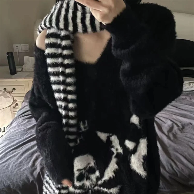 Vintage Street V-neck Mohair Sweater Mujer Autumn E-Girl Long Sleeve Black Tops Women Y2k Grunge Mid-length Loose Pullovers
Vintage Street V-neck Mohair Sweater Mujer Autumn E-Girl Long Sleeve Black Tops Women Y2k Grunge Mid-length Loose Pullovers