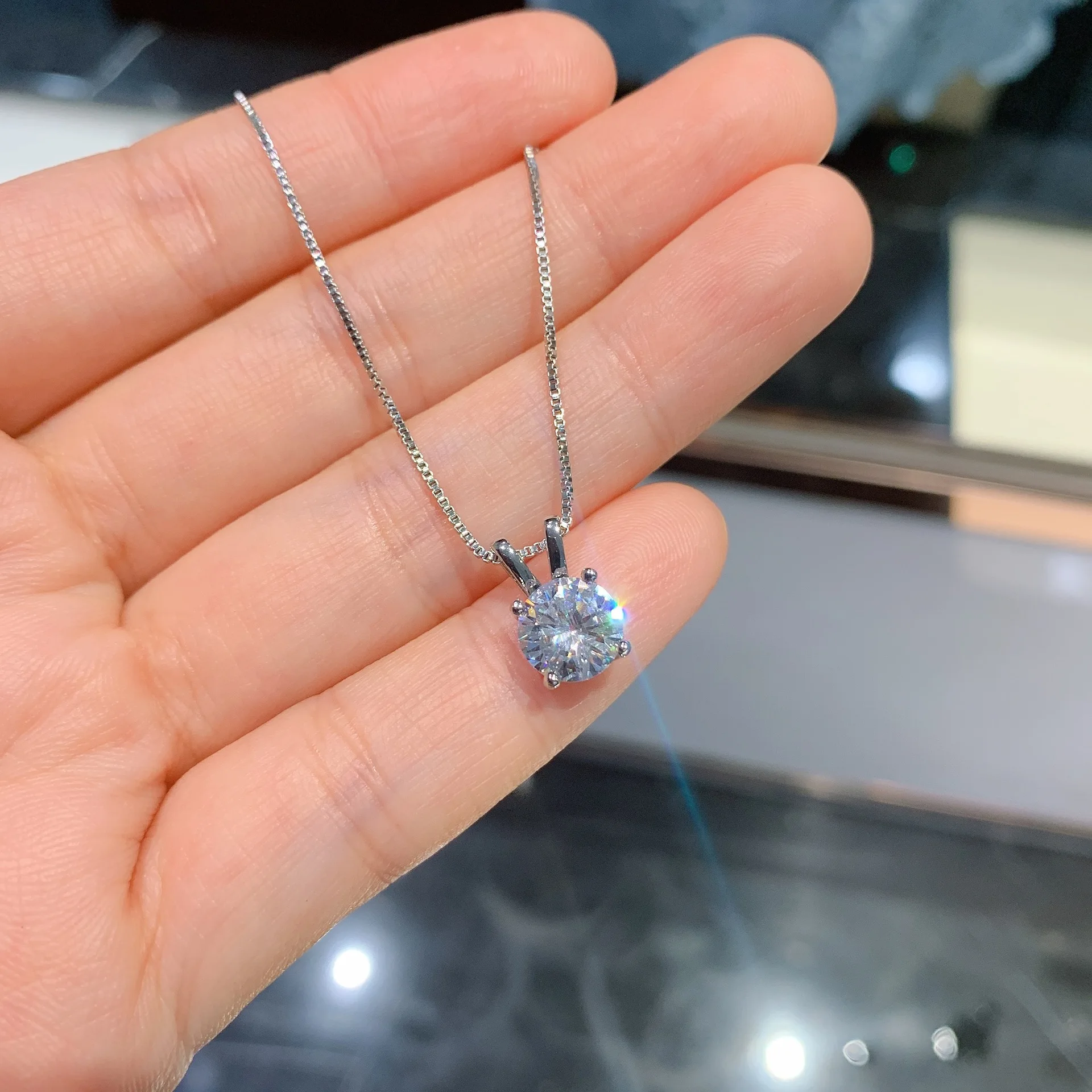 Ожерелье из серебра пробы с белым цирконом
Ожерелье из серебра пробы с белым цирконом