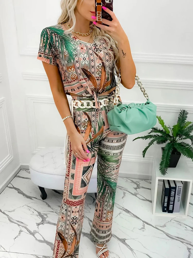 Женский костюм из топа с коротким рукавом, круглым вырезом и прямых брюк из молочного шелка
Женский костюм из топа с коротким рукавом, круглым вырезом и прямых брюк из молочного шелка