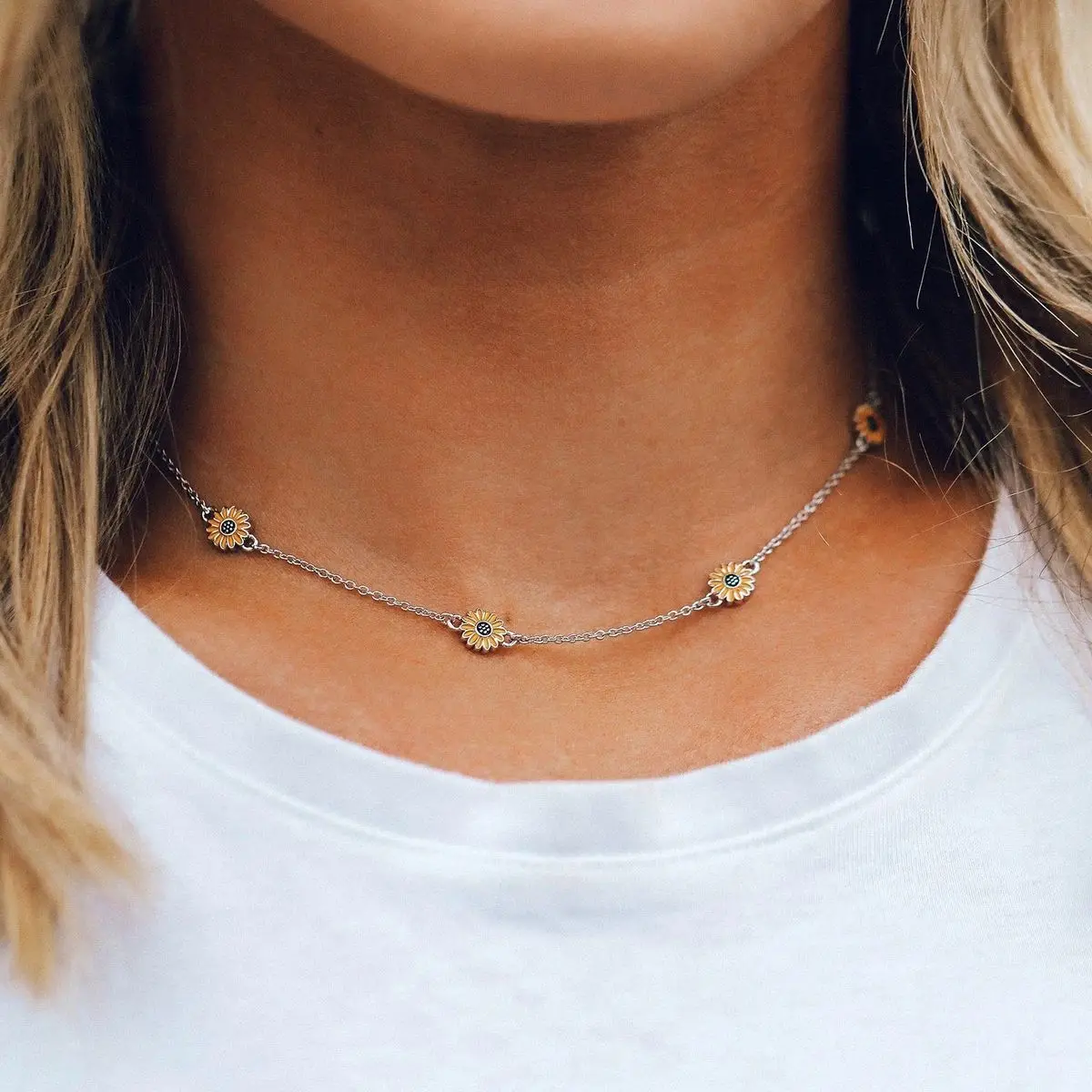 Bohemian Sunflower Necklace for Women Cute Gold Plated Enamel Daisy Choker Necklace Creative Vintage Charm Jewelry Accessories
Bohemian Sunflower Necklace for Women Cute Gold Plated Enamel Daisy Choker Necklace Creative Vintage Charm Jewelry Accessories