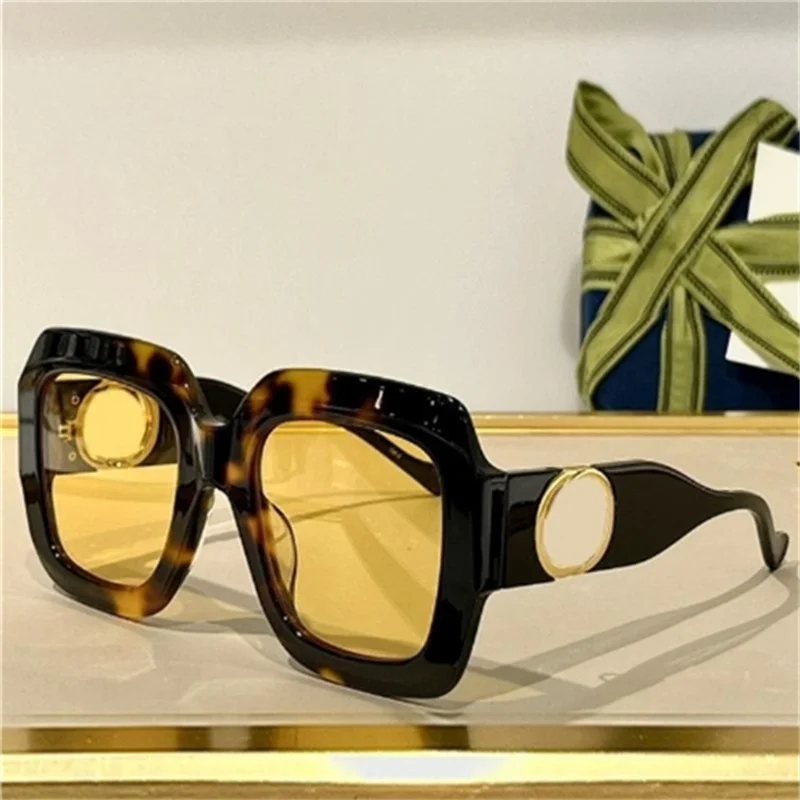 Big logo Sunglasses Shiny black injection frame Luxury Designer Men Eyeglasses 1022 Gafas De Sol Rectangular Sunglasses With Box
Big logo Sunglasses Shiny black injection frame Luxury Designer Men Eyeglasses 1022 Gafas De Sol Rectangular Sunglasses With Box