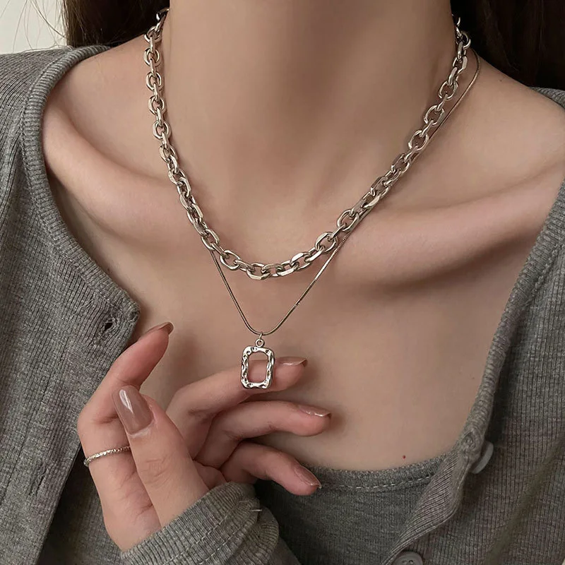 Titanium steel tide European and American hip-hop geometric pendant men's and women's niche double-layered cool collarbone chain
Titanium steel tide European and American hip-hop geometric pendant men's and women's niche double-layered cool collarbone chain