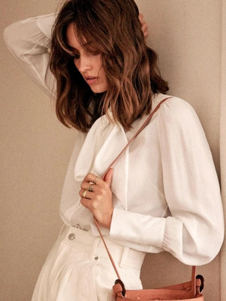 Spring and Autumn New Silk Stand Collar Ribbon Bow Straight Long Sleeve Women Shirts
Spring and Autumn New Silk Stand Collar Ribbon Bow Straight Long Sleeve Women Shirts