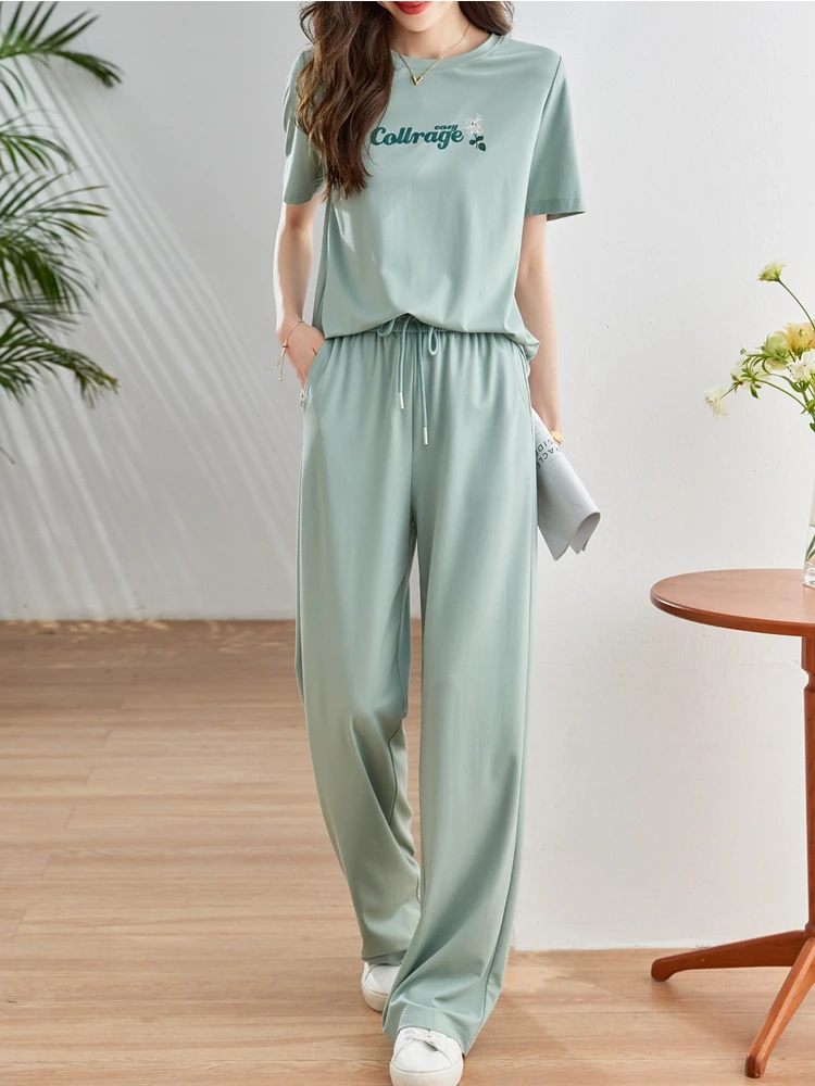 Костюм спортивный женский летний из двух предметов с широкими штанинами и верхом 
Костюм спортивный женский летний из двух предметов с широкими штанинами и верхом