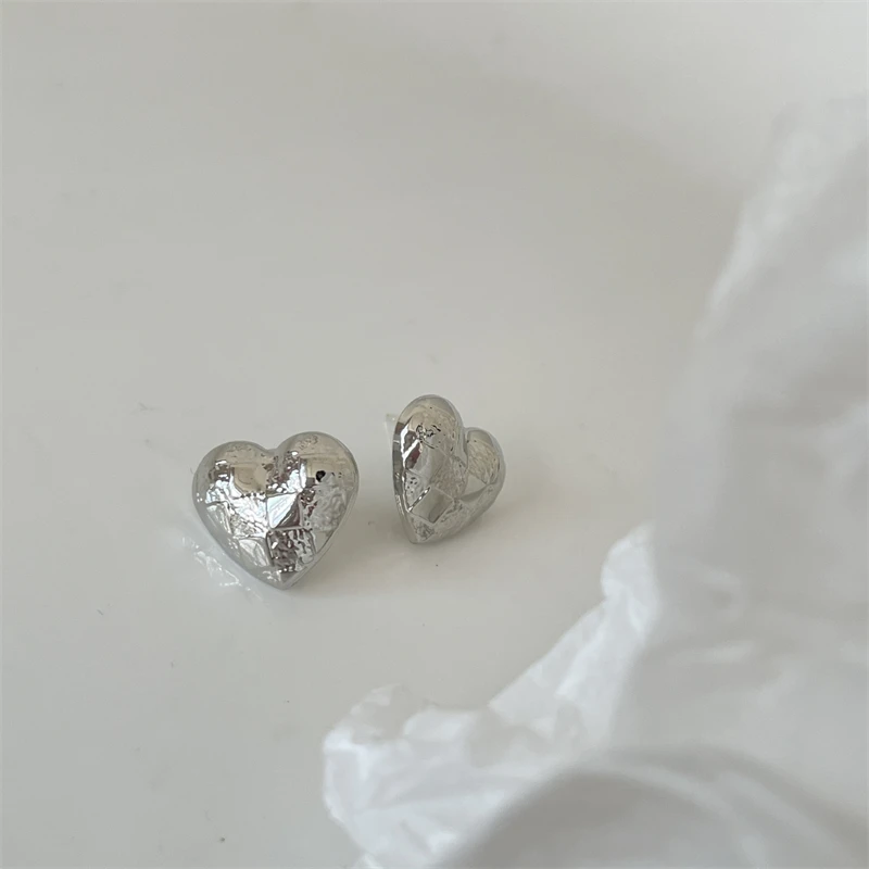 Новые Модные Серьги Love в европейском и американском стиле, трехмерные металлические украшения, Женская Серебряная Фотография, подарки для женщин и девушек
Новые Модные Серьги Love в европейском и американском стиле, трехмерные металлические украшения, Женская Серебряная Фотография, подарки для женщин и девушек