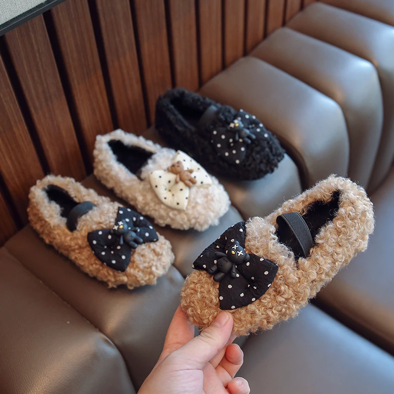 Новинка 2022, зимняя детская хлопковая обувь, плюшевые теплые Слипоны для маленьких девочек, мультяшный медведь с бантом, шерстяная универсал...
Новинка 2022, зимняя детская хлопковая обувь, плюшевые теплые Слипоны для маленьких девочек, мультяшный медведь с бантом, шерстяная универсал...