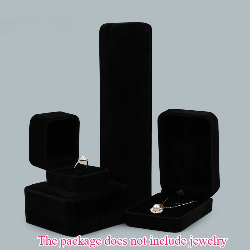 Красный бархатный чехол для хранения украшений
Красный бархатный чехол для хранения украшений