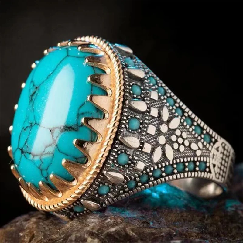 

New Retro Men's Electroplating Two-color Inlaid Turquoise Ring Fashionable Temperament To Attend The Banquet High-end Ring